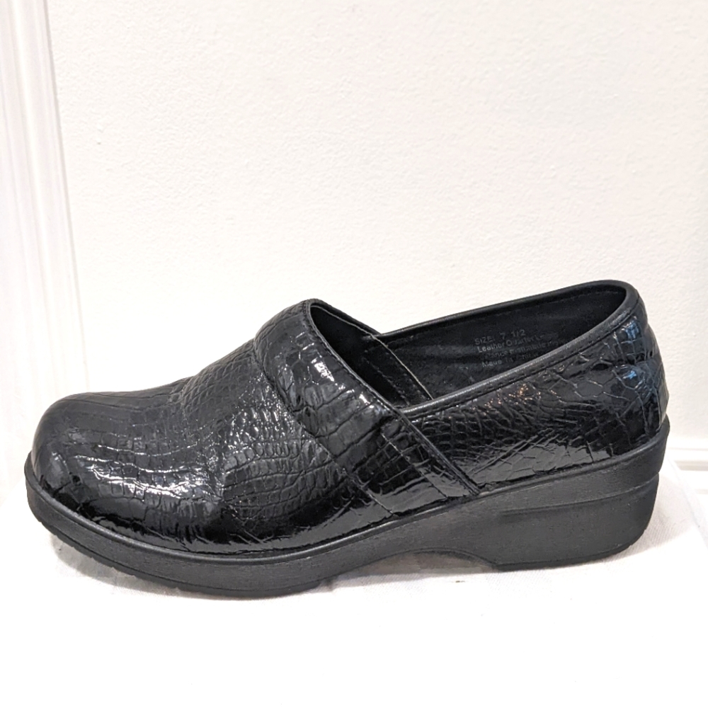 Leather clogs by Cushion Aire - Picture 2 of 14